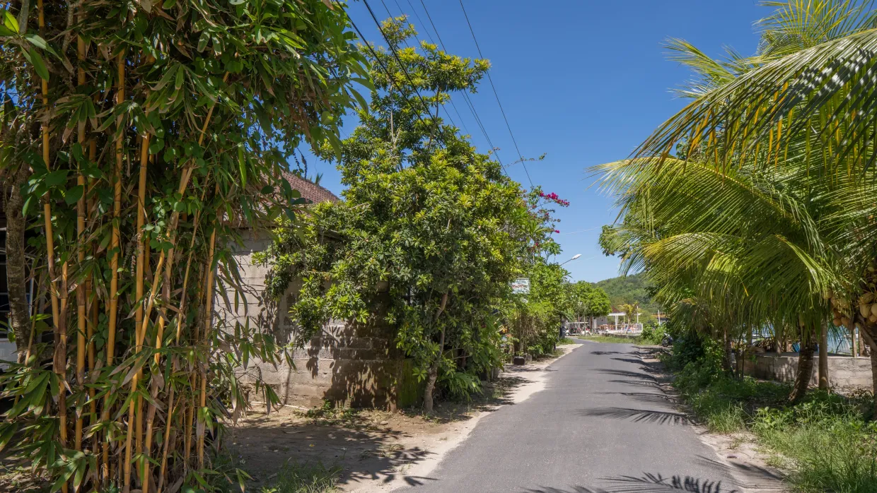 A street of Nusa Ceningan Island.