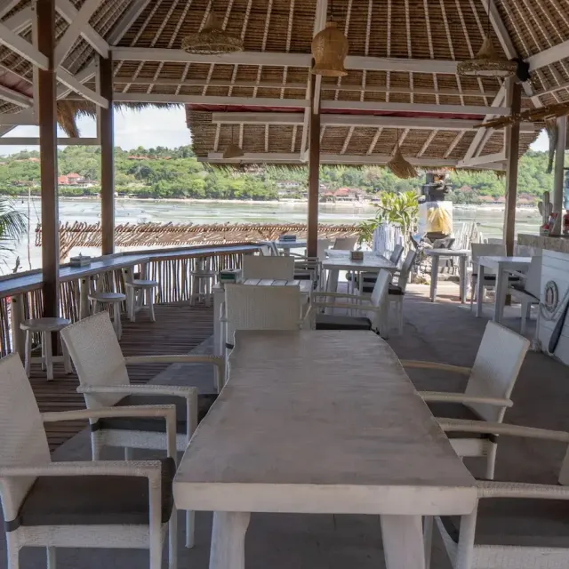 The sand Ceningan sitting area.